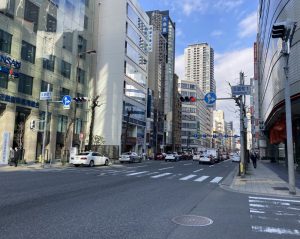 大阪支社前の街並みの写真